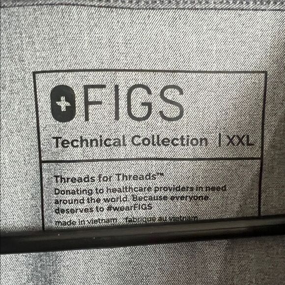 FIGS Women’s Size XXL Gray Graphite “Rafaela” Oversized Scrub Top WXXSW1003 - Picture 4 of 11